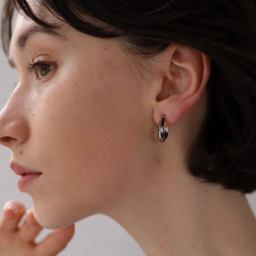 P404 stainless nuance angular hoop pierce
