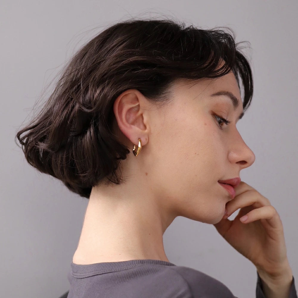 P404 stainless nuance angular hoop pierce