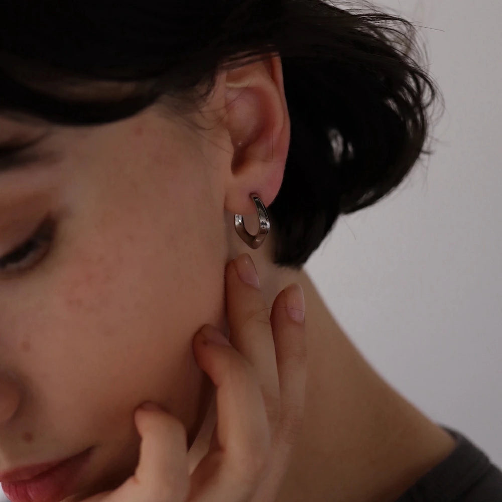 P404 stainless nuance angular hoop pierce