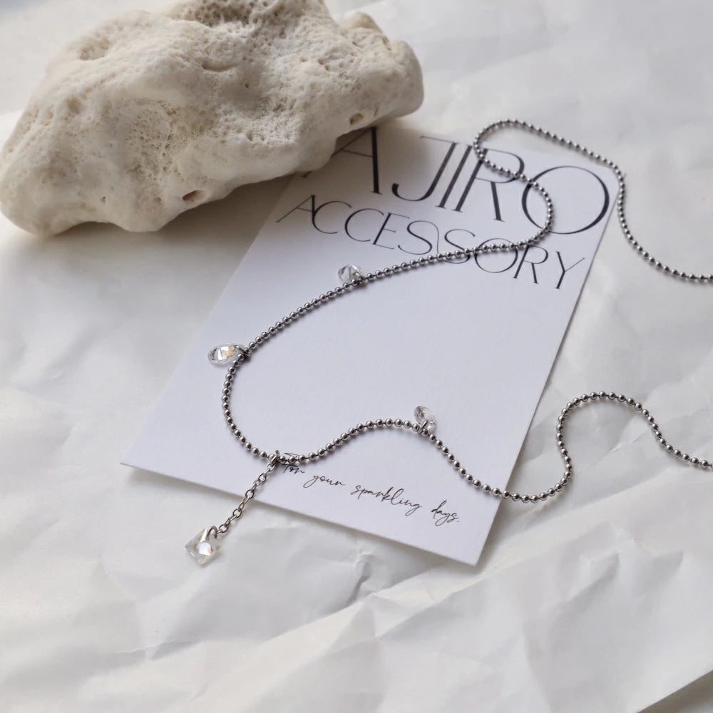N222 stainless zirconia line necklace