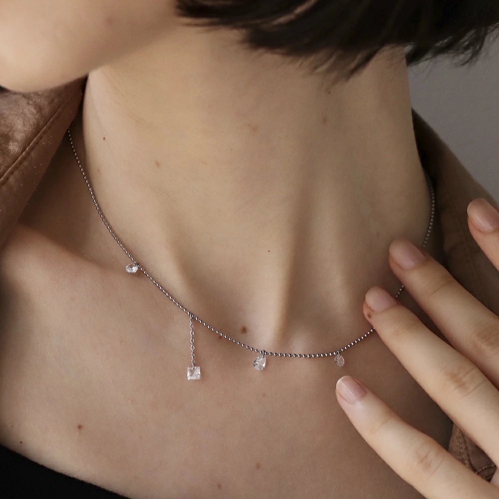 N222 stainless zirconia line necklace