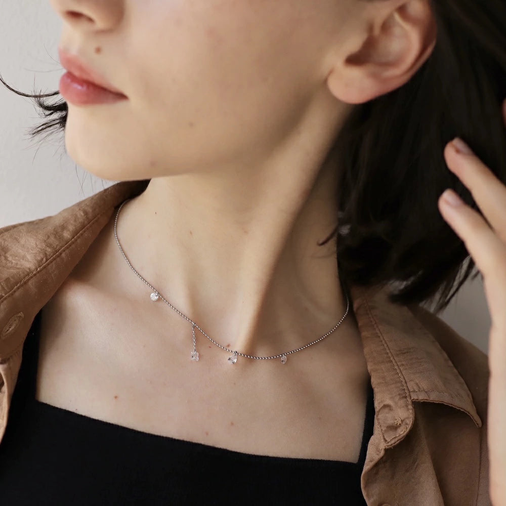 N222 stainless zirconia line necklace