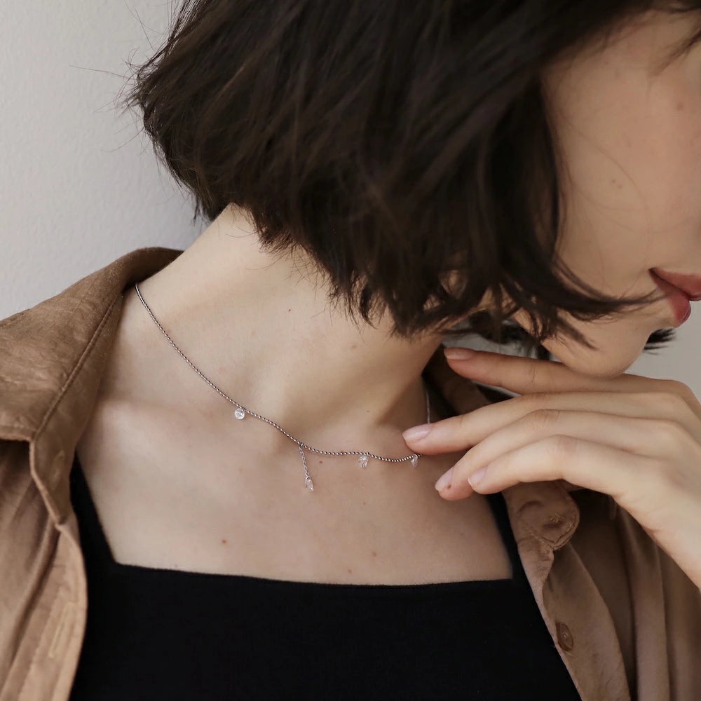 N222 stainless zirconia line necklace