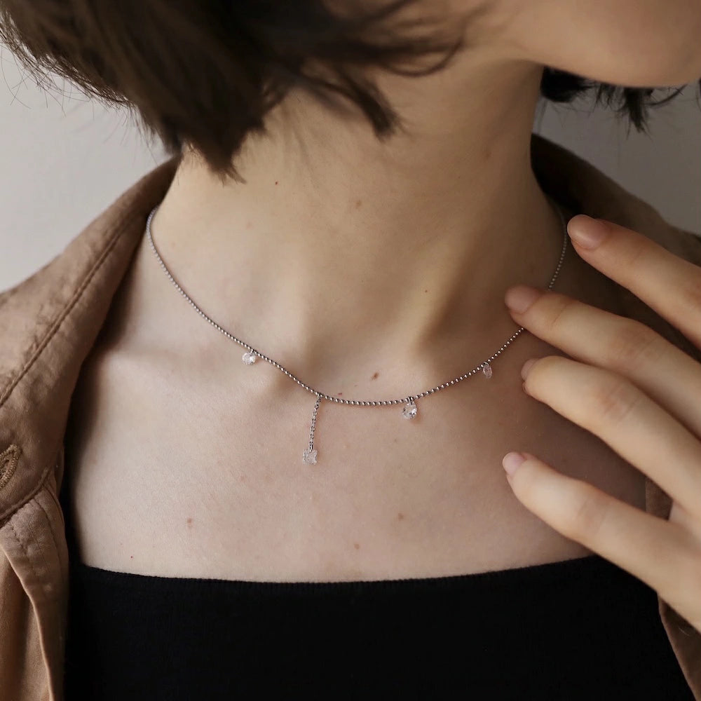 N222 stainless zirconia line necklace