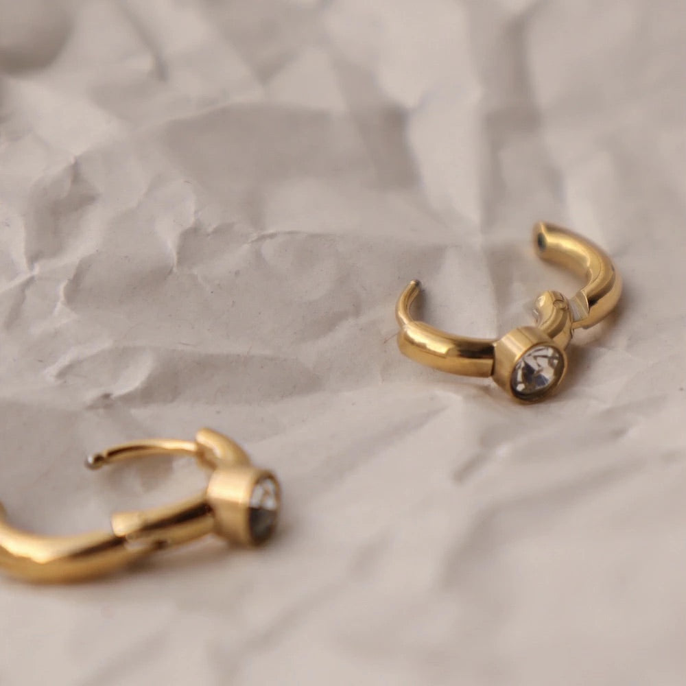 P419 stainless one stone hoop pierce