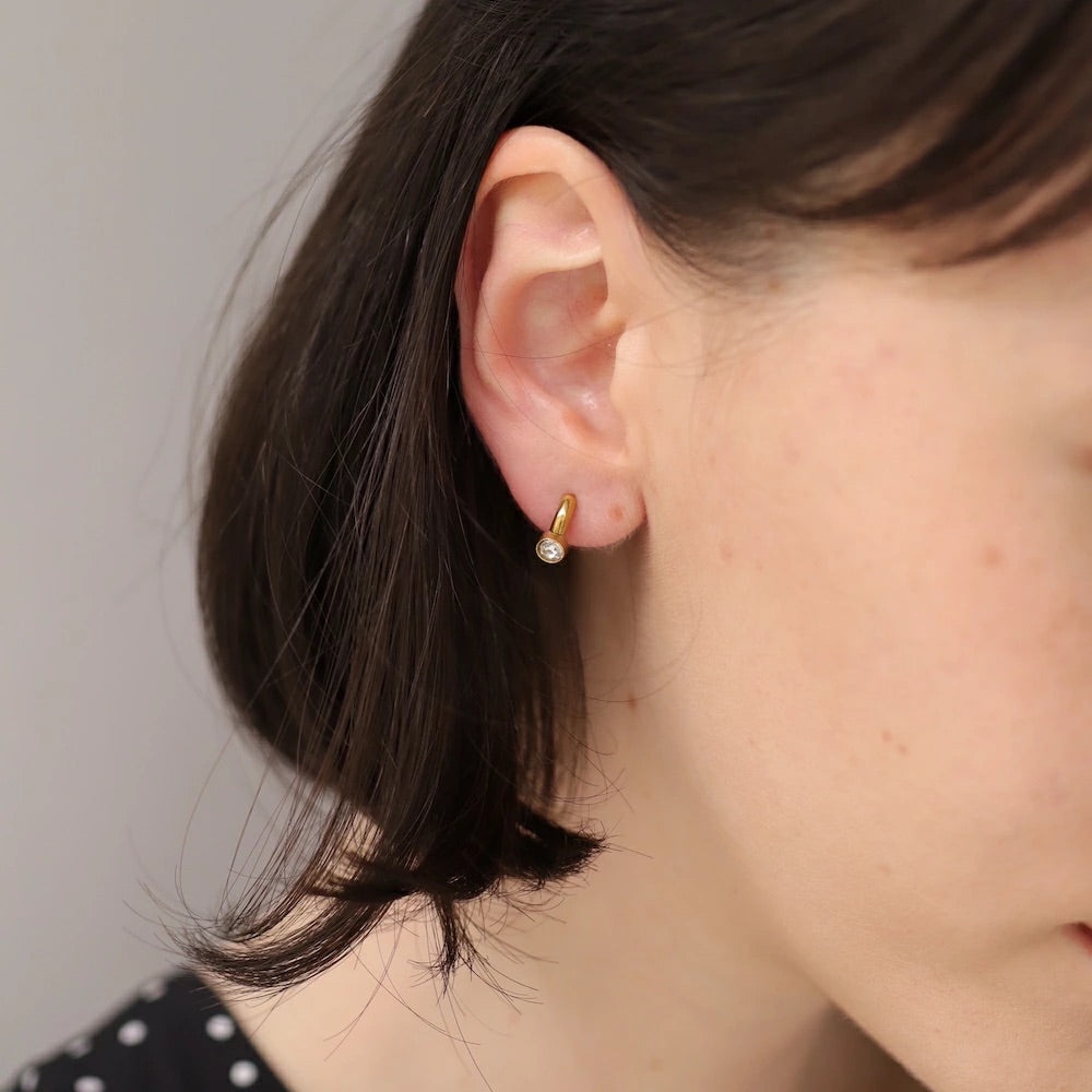 P419 stainless one stone hoop pierce