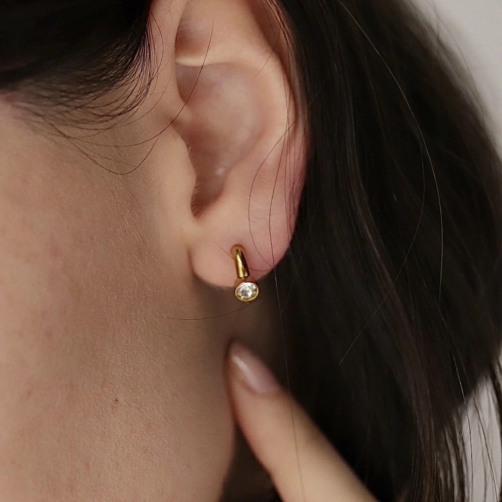 P419 stainless one stone hoop pierce