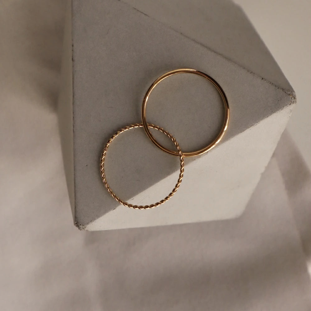 R076 stainless layered twist ring