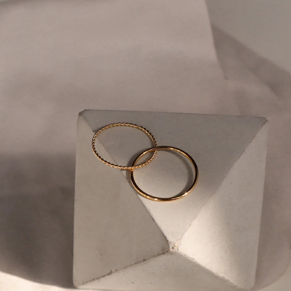 R076 stainless layered twist ring