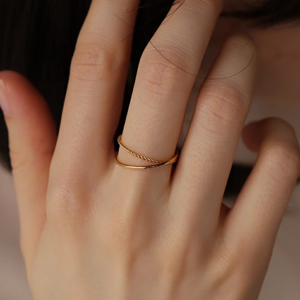 R076 stainless layered twist ring