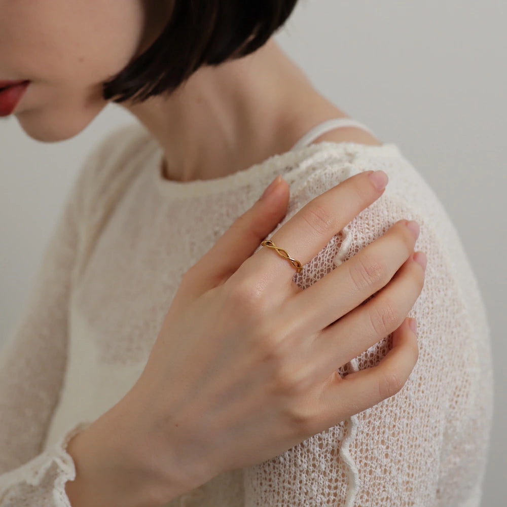 R079 stainless twist ring