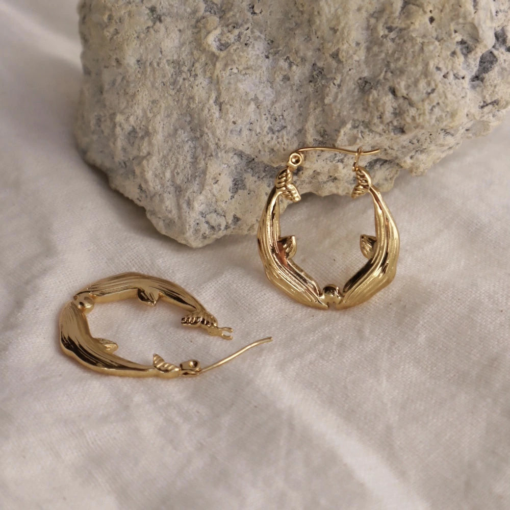 P436 stainless dolphin hoop pierce
