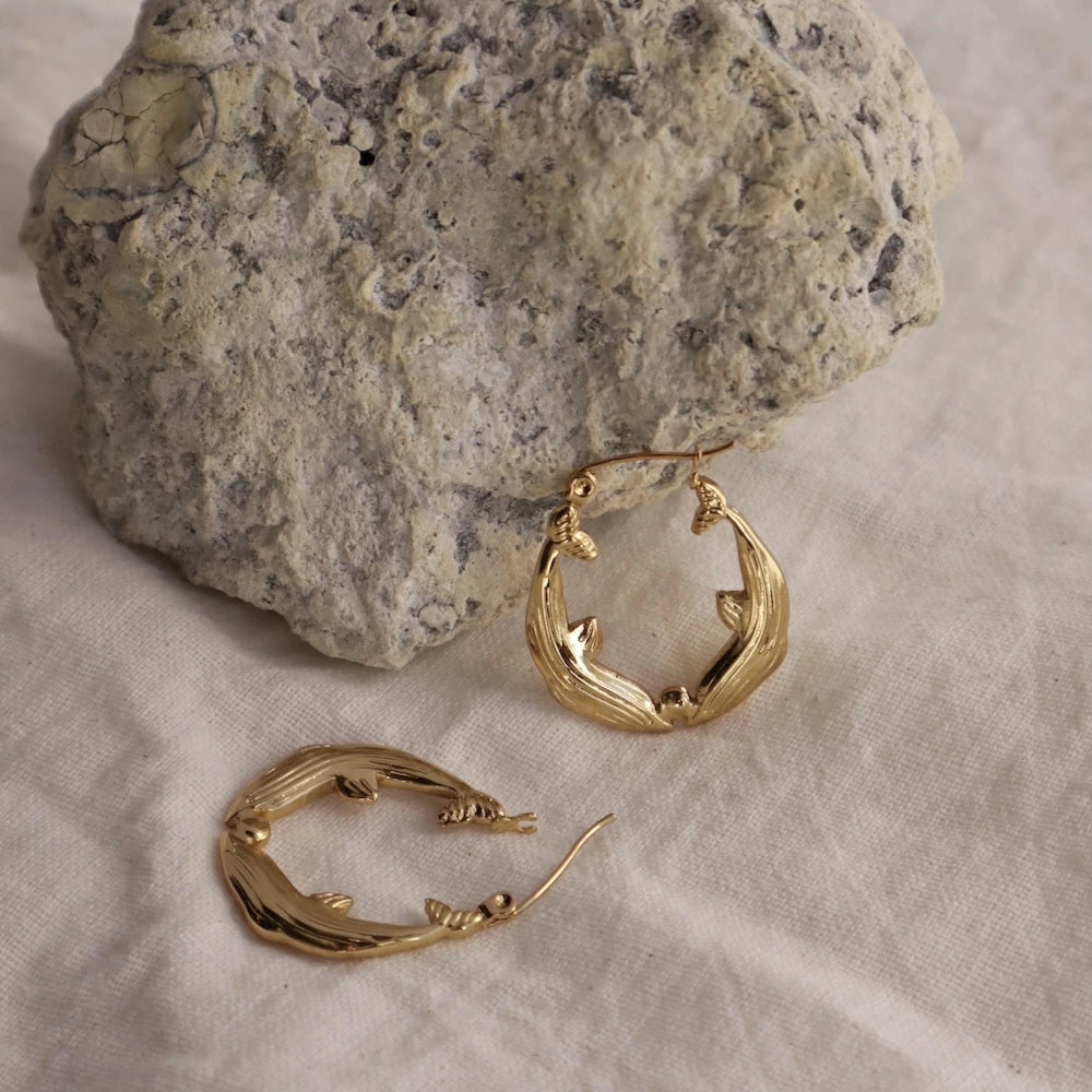 P436 stainless dolphin hoop pierce