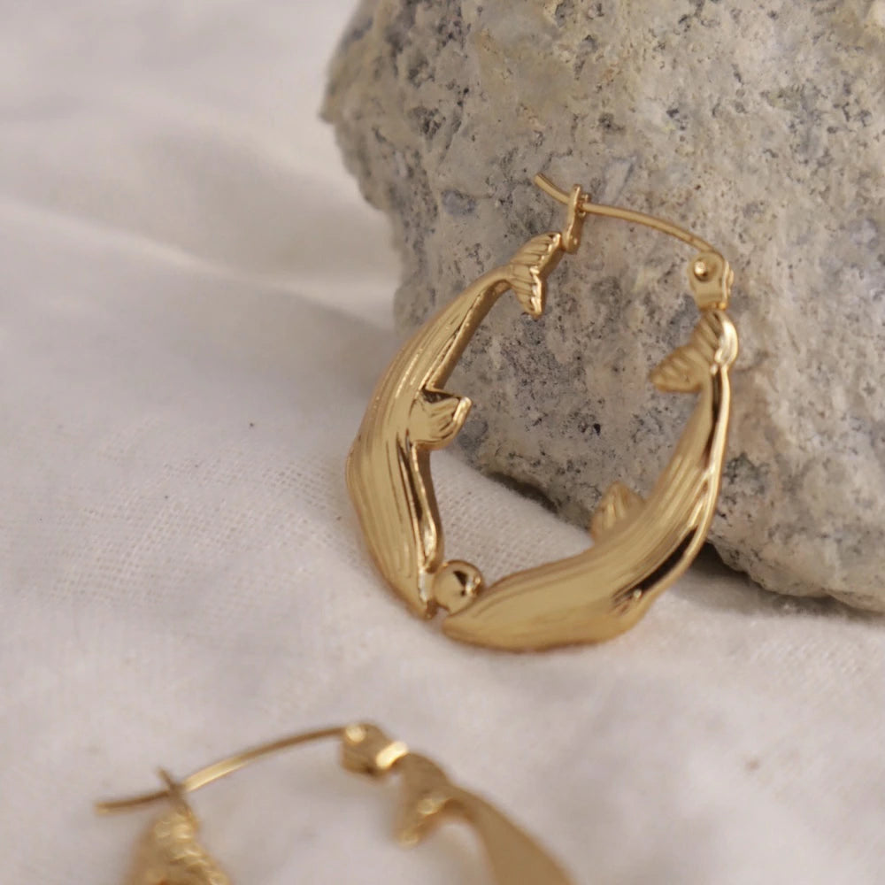 P436 stainless dolphin hoop pierce