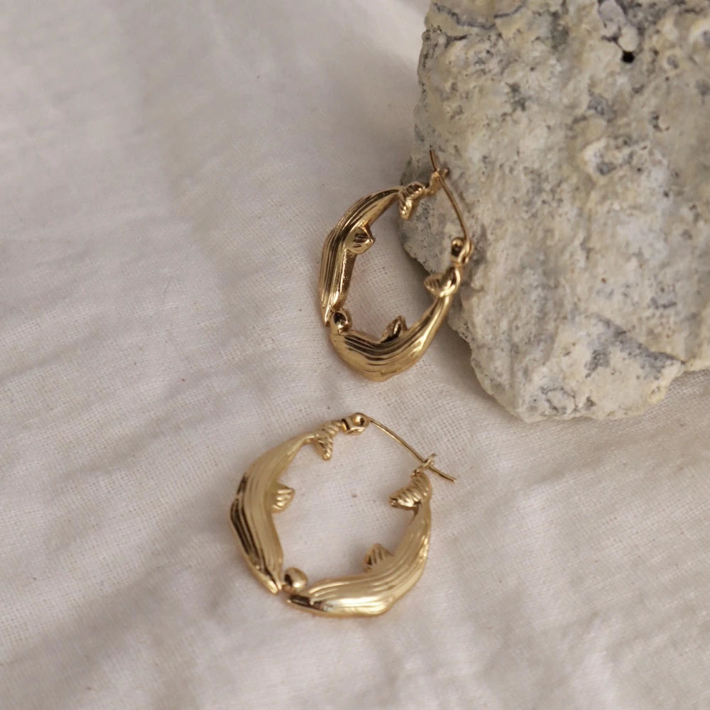 P436 stainless dolphin hoop pierce