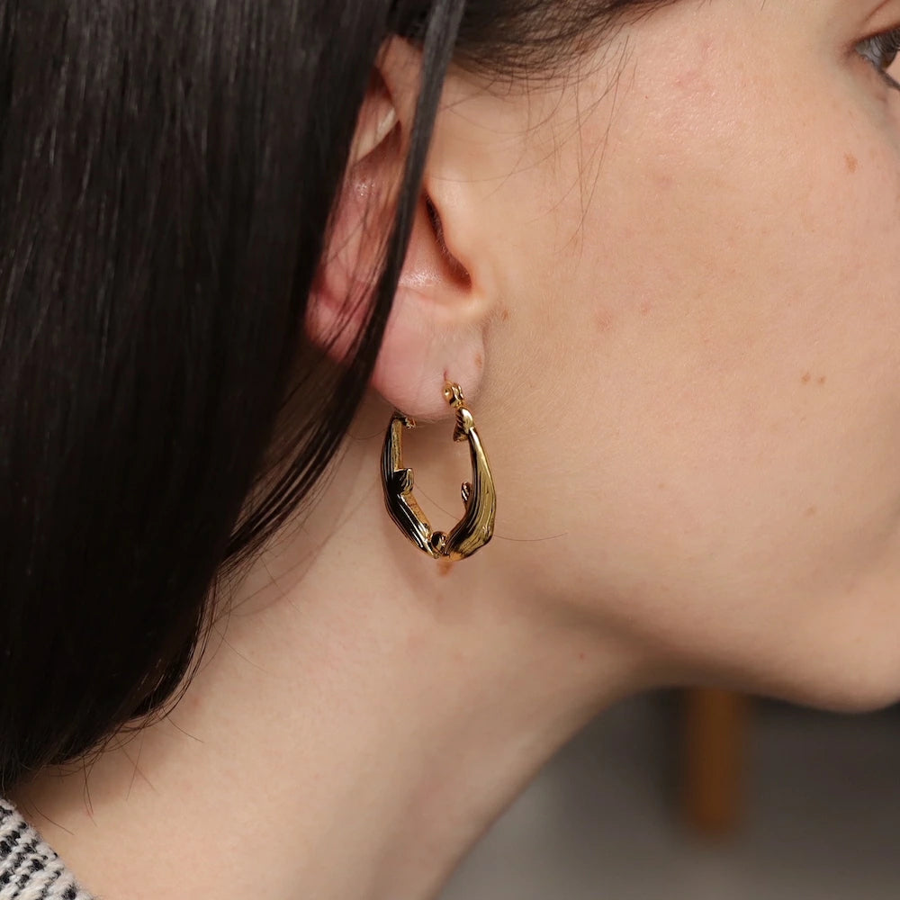 P436 stainless dolphin hoop pierce