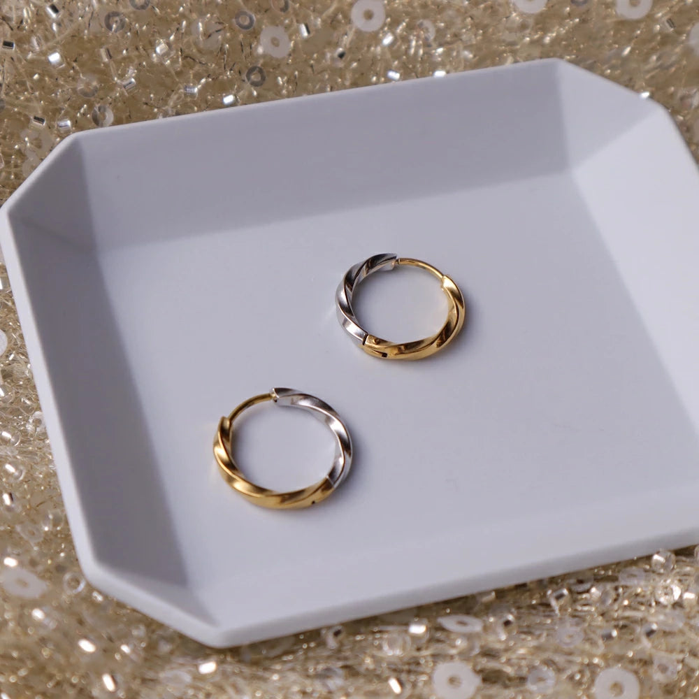 P438 stainless bi-color twist hoop pierce