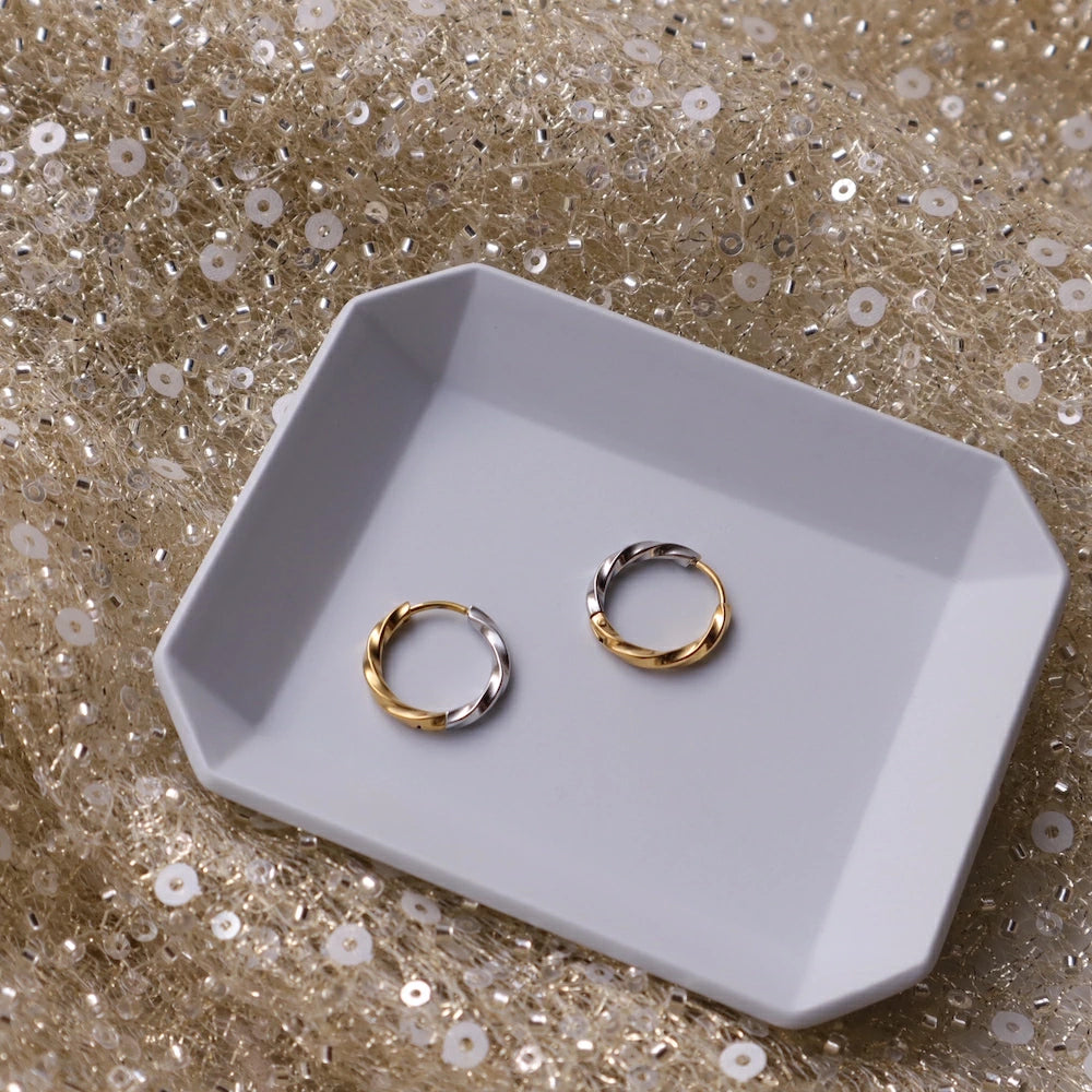 P438 stainless bi-color twist hoop pierce