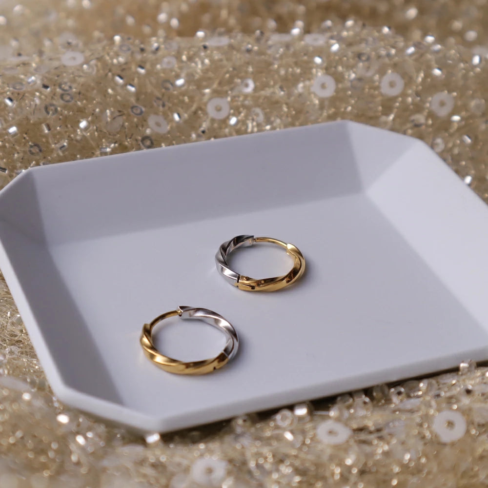 P438 stainless bi-color twist hoop pierce