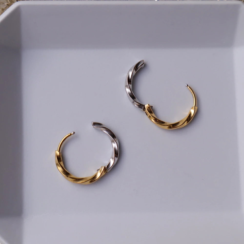 P438 stainless bi-color twist hoop pierce