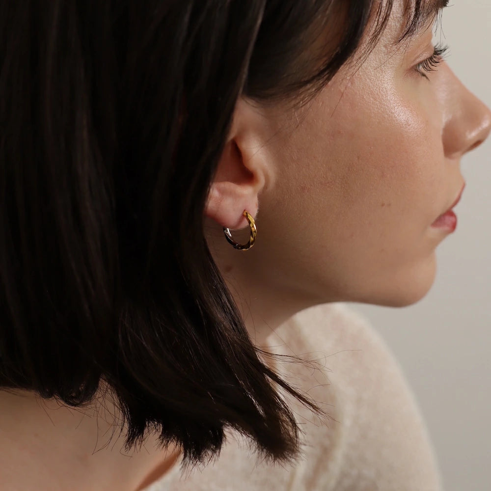 P438 stainless bi-color twist hoop pierce