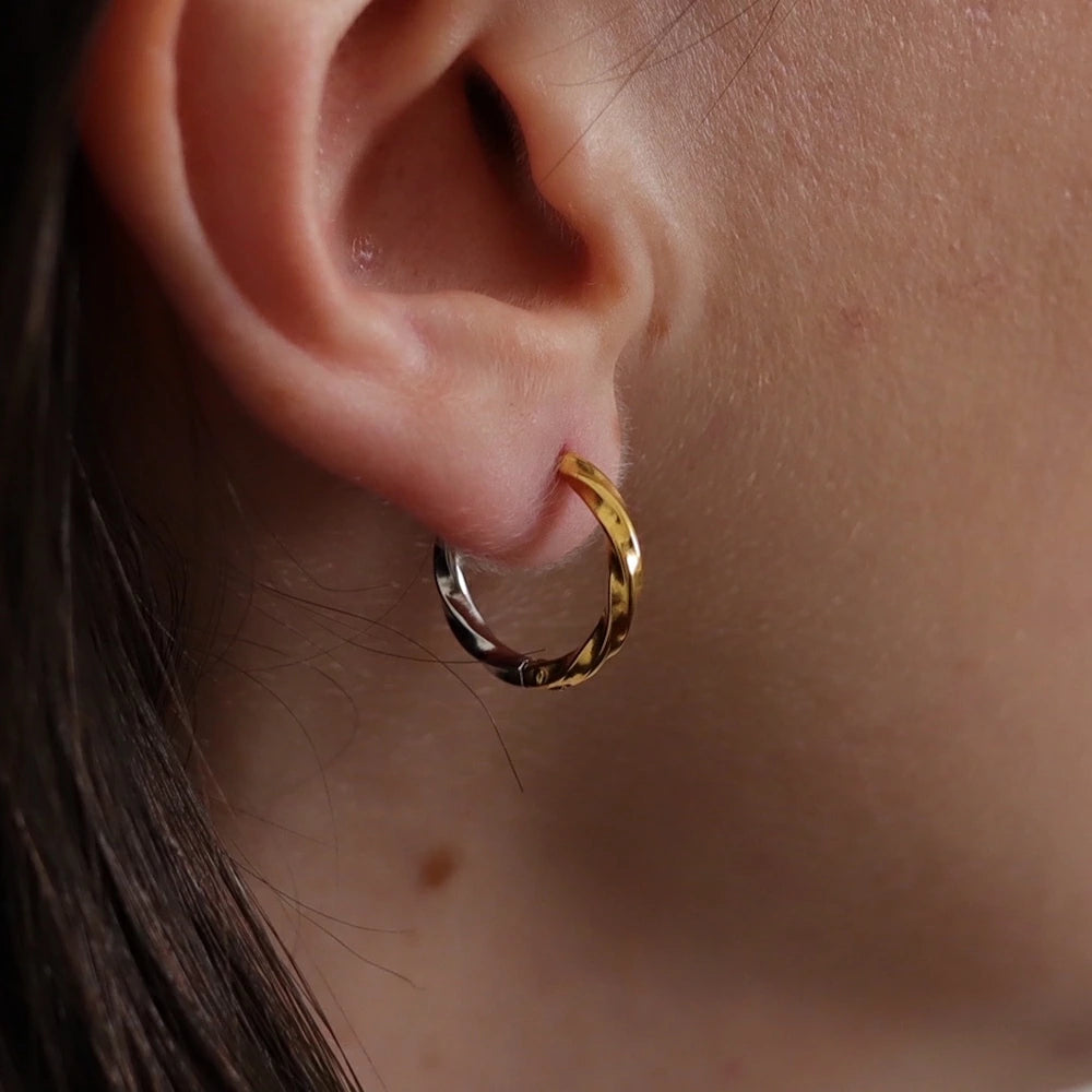 P438 stainless bi-color twist hoop pierce