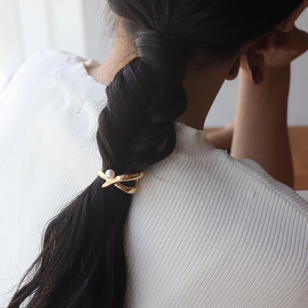 H002 cross nuance pearl pony hook