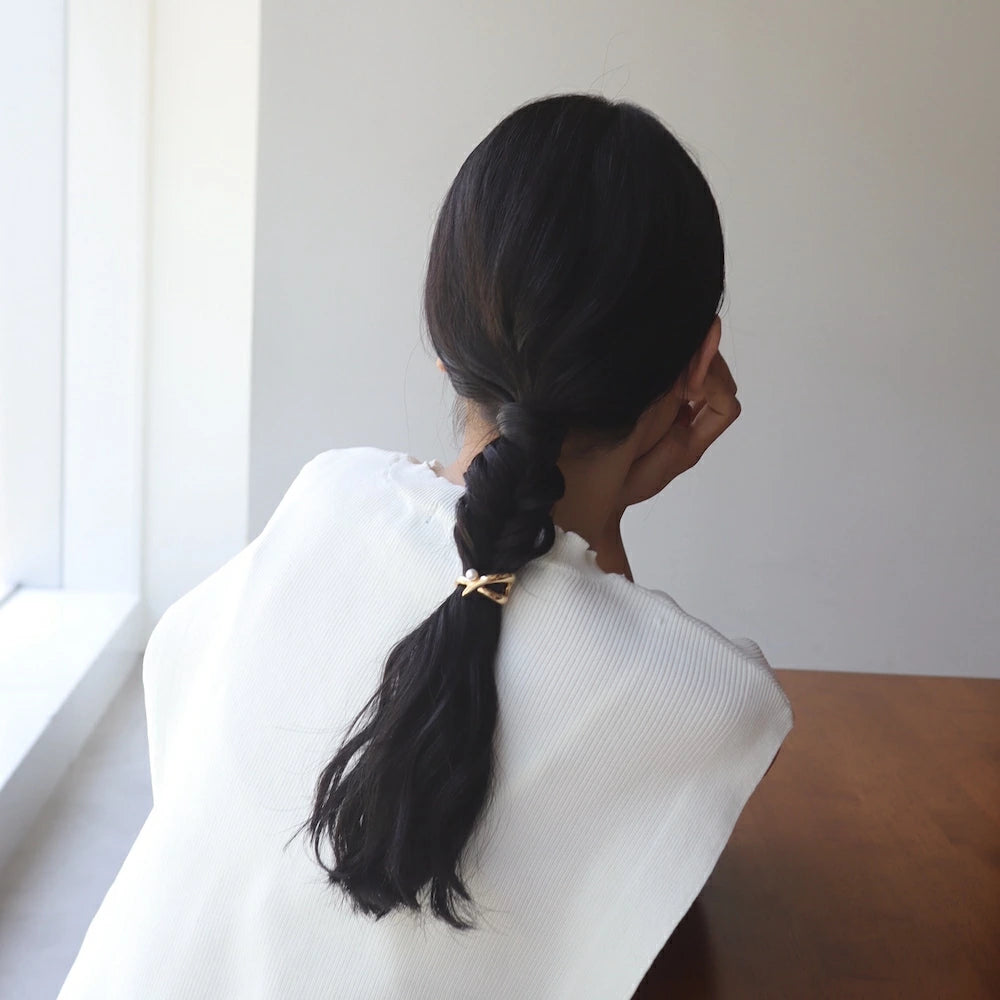 H002 cross nuance pearl pony hook
