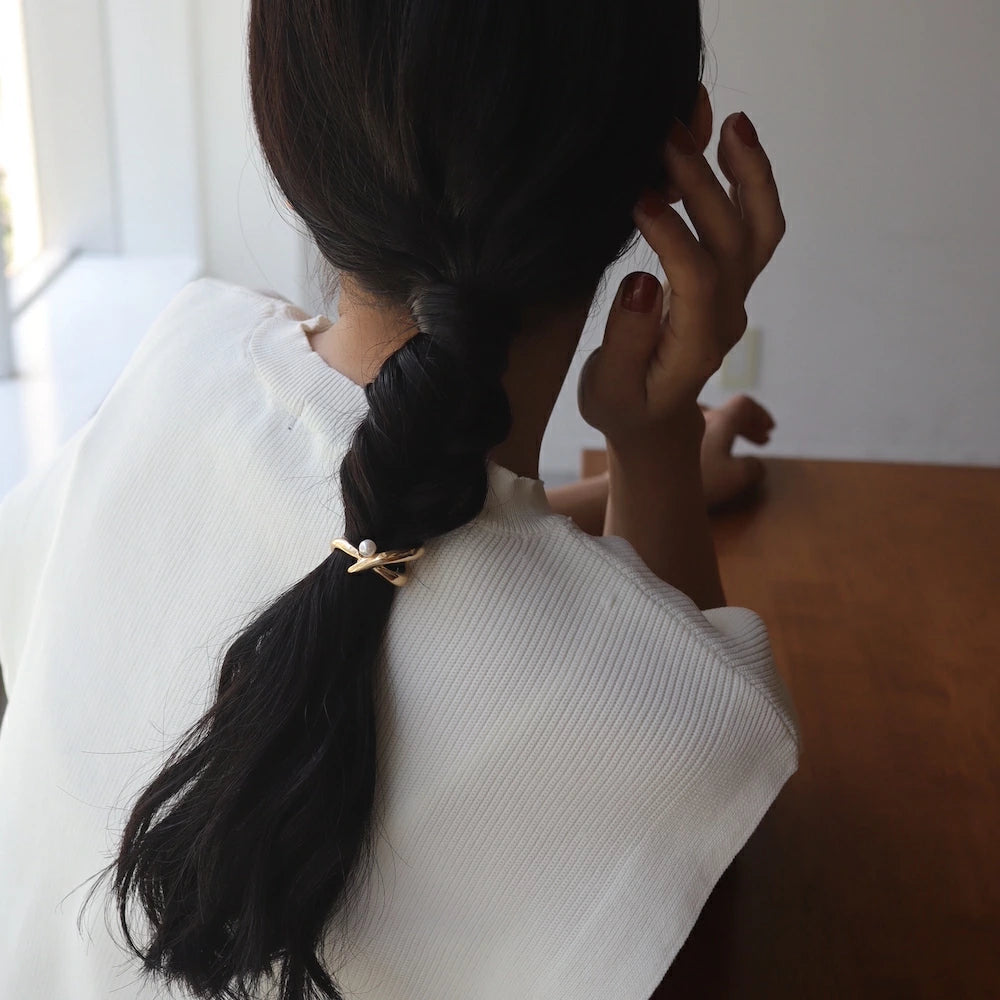 H002 cross nuance pearl pony hook