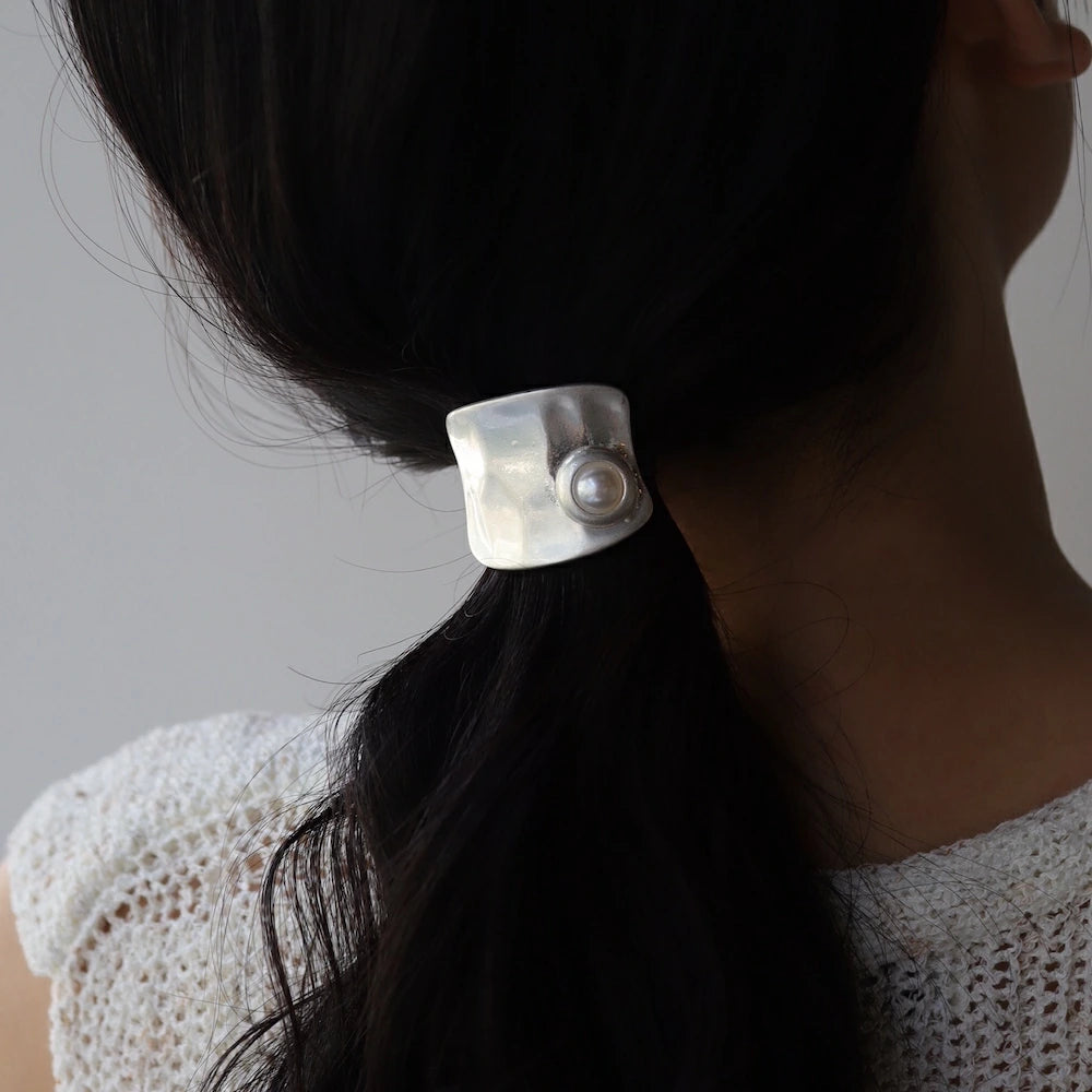 H003 metallic pearl pony hook