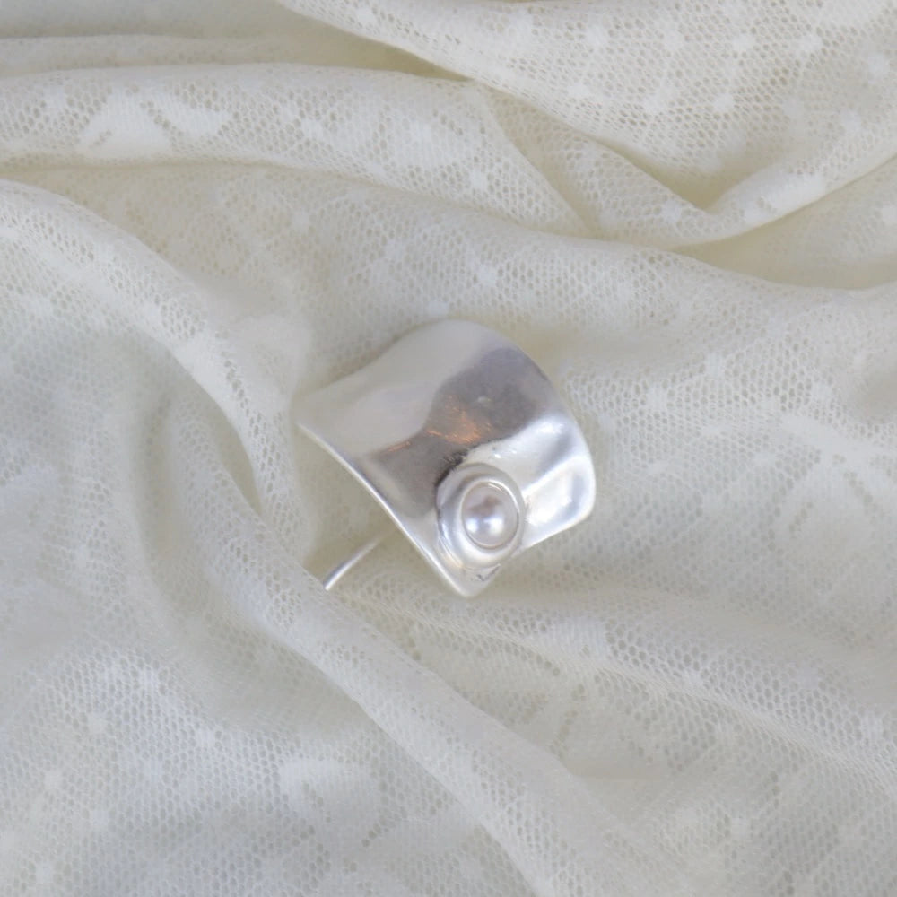 H003 metallic pearl pony hook
