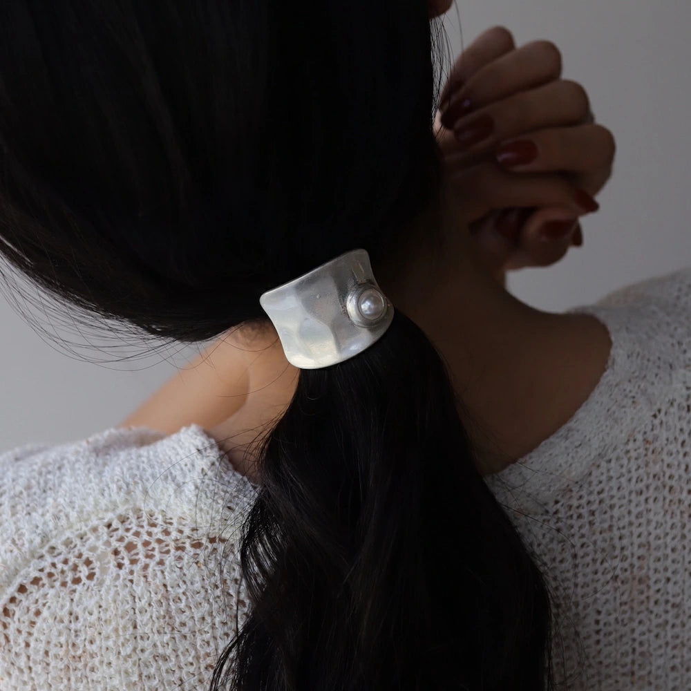 H003 metallic pearl pony hook