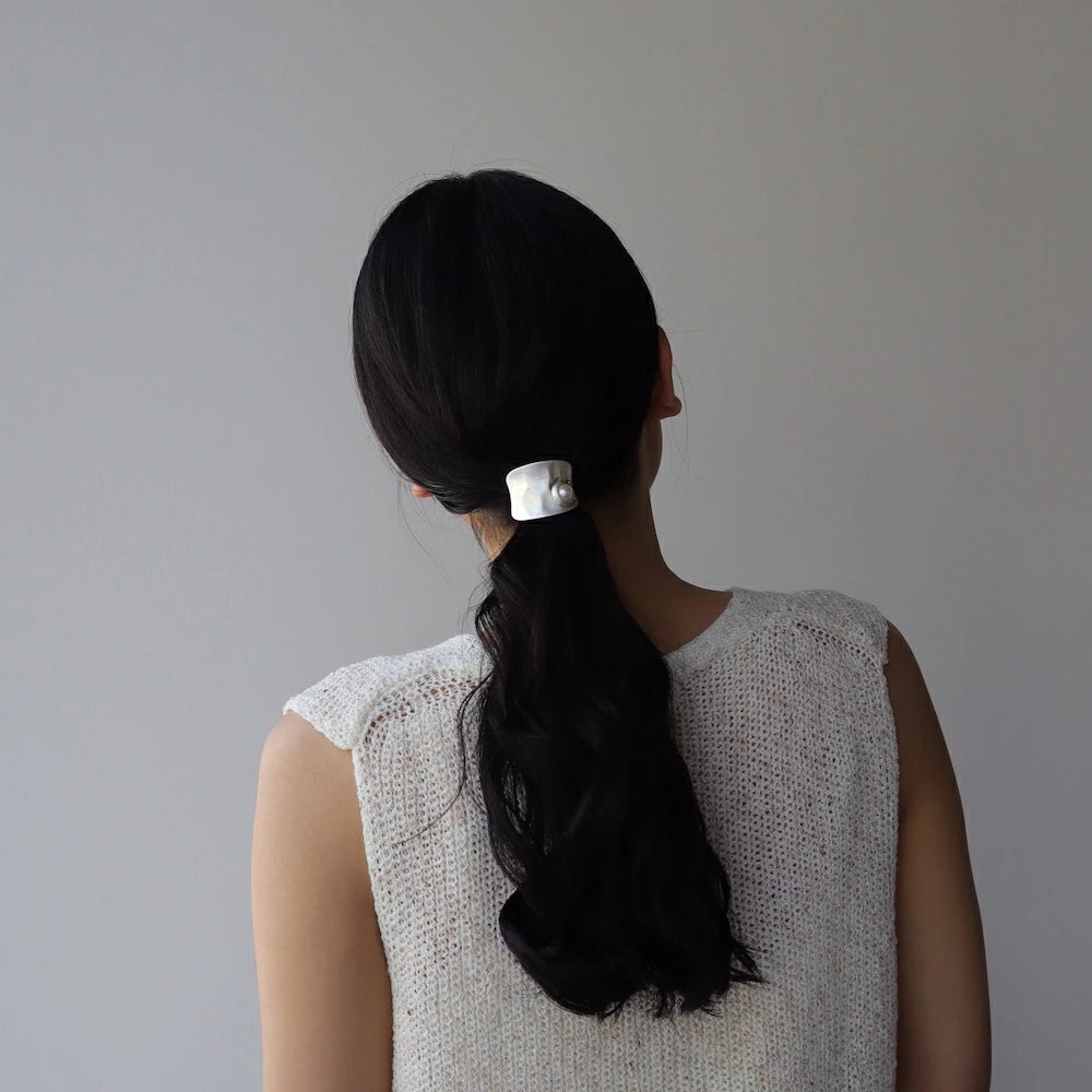 H003 metallic pearl pony hook