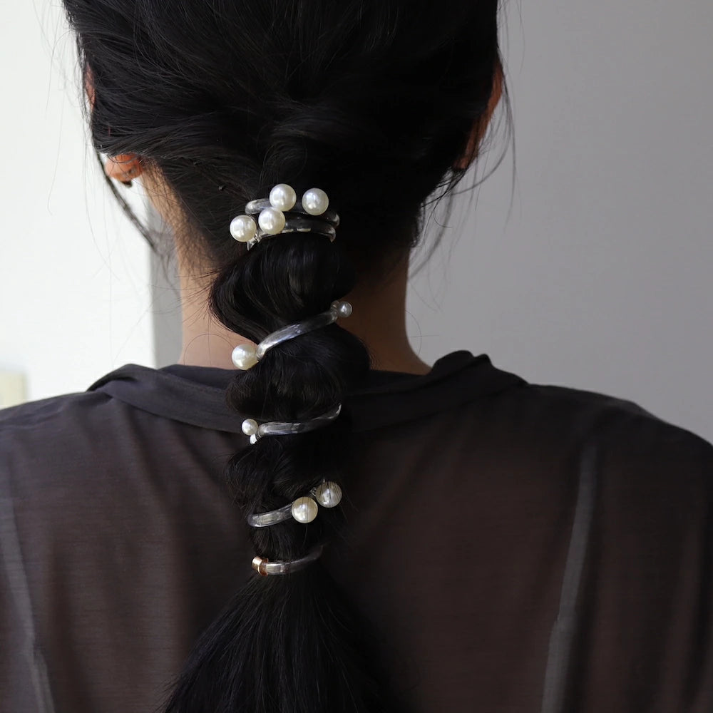 H005 random pearl coil up pony