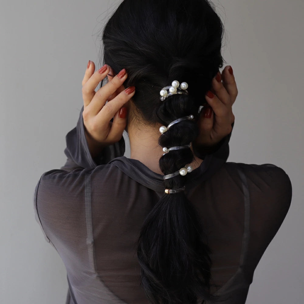 H005 random pearl coil up pony