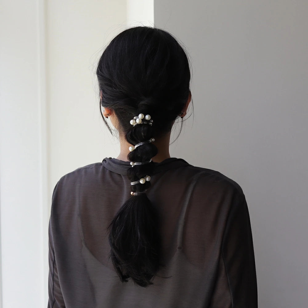 H005 random pearl coil up pony