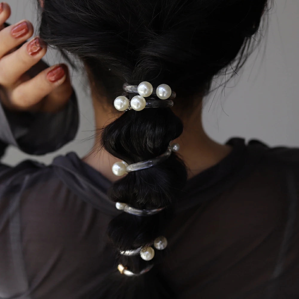 H005 random pearl coil up pony