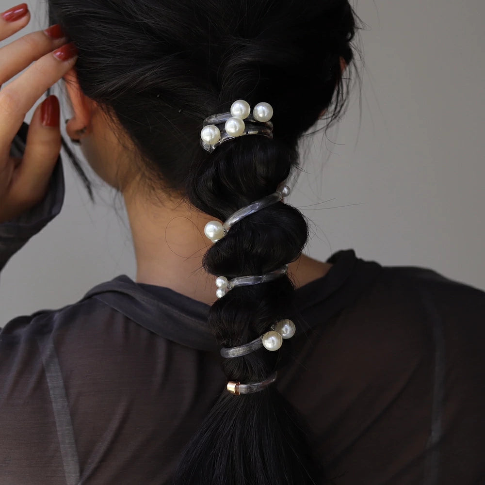 H005 random pearl coil up pony
