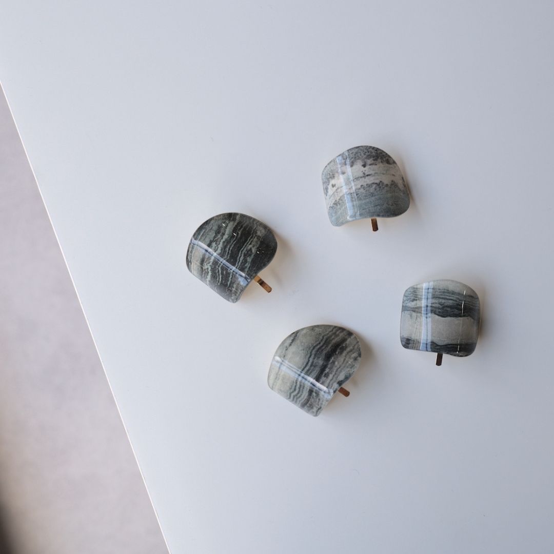 H010 random marble pony hook