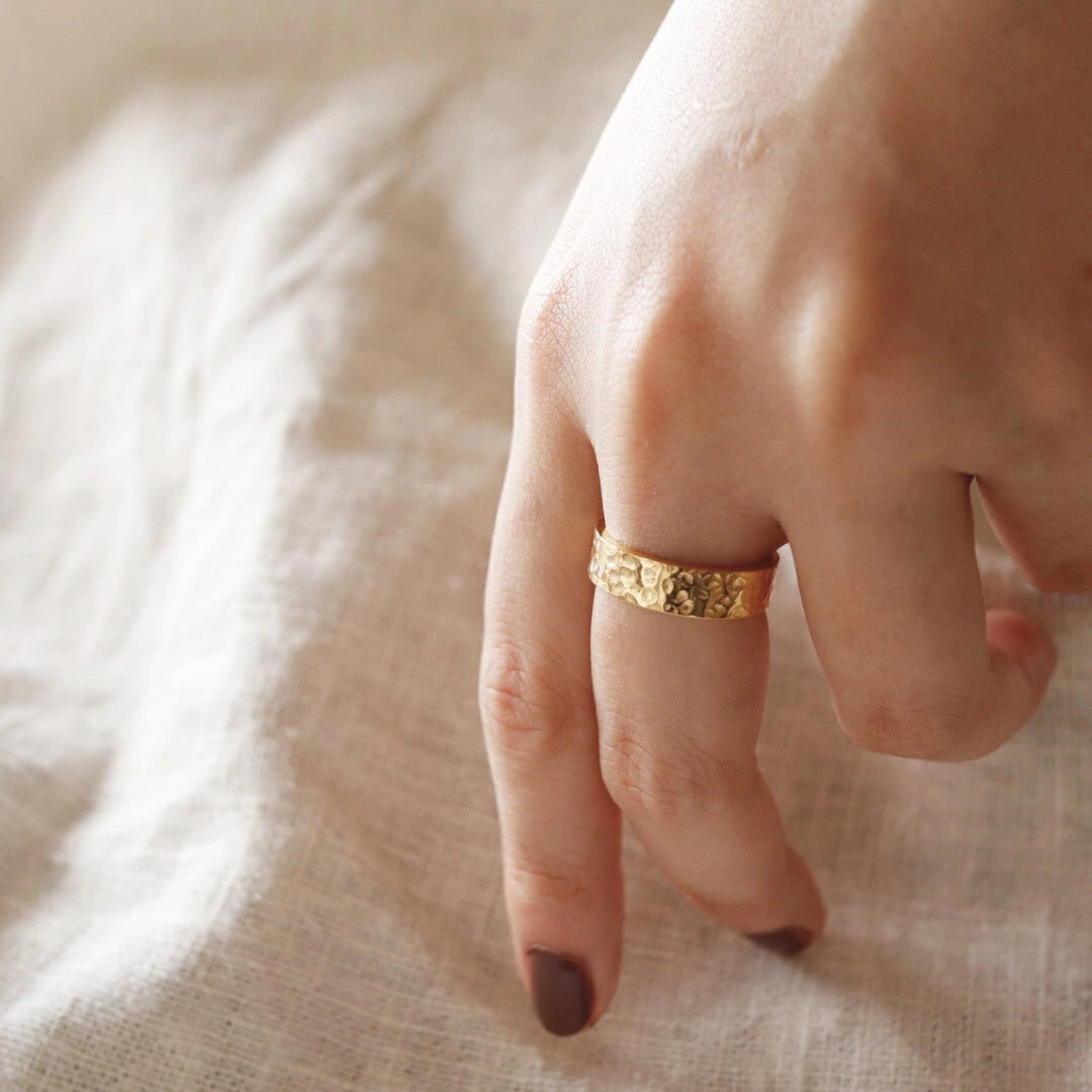 R040 stainless hammered ring
