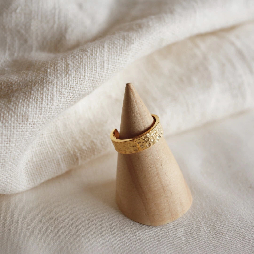 R040 stainless hammered ring