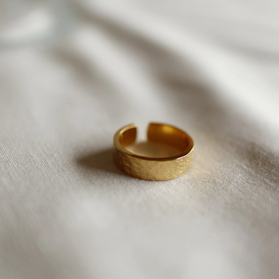 R040 stainless hammered ring