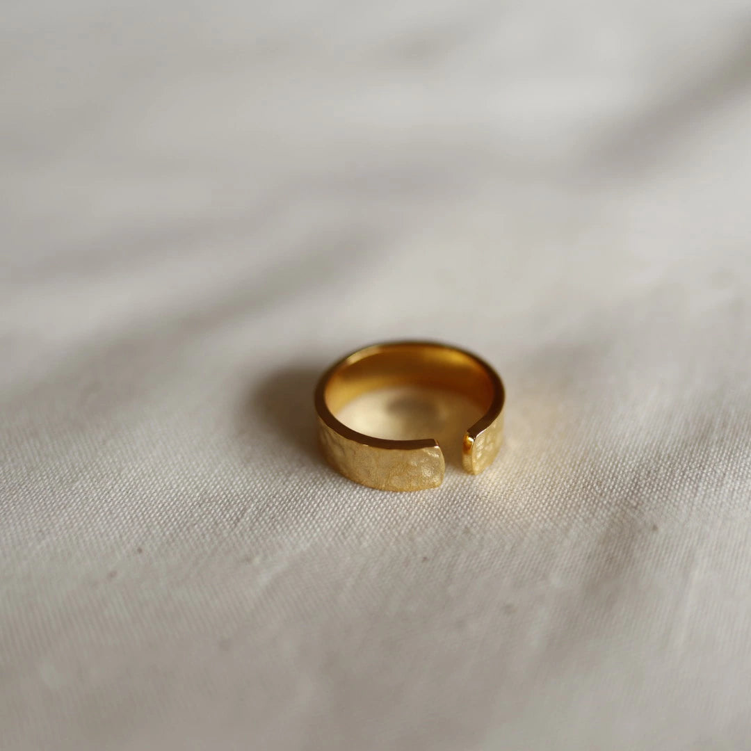 R040 stainless hammered ring