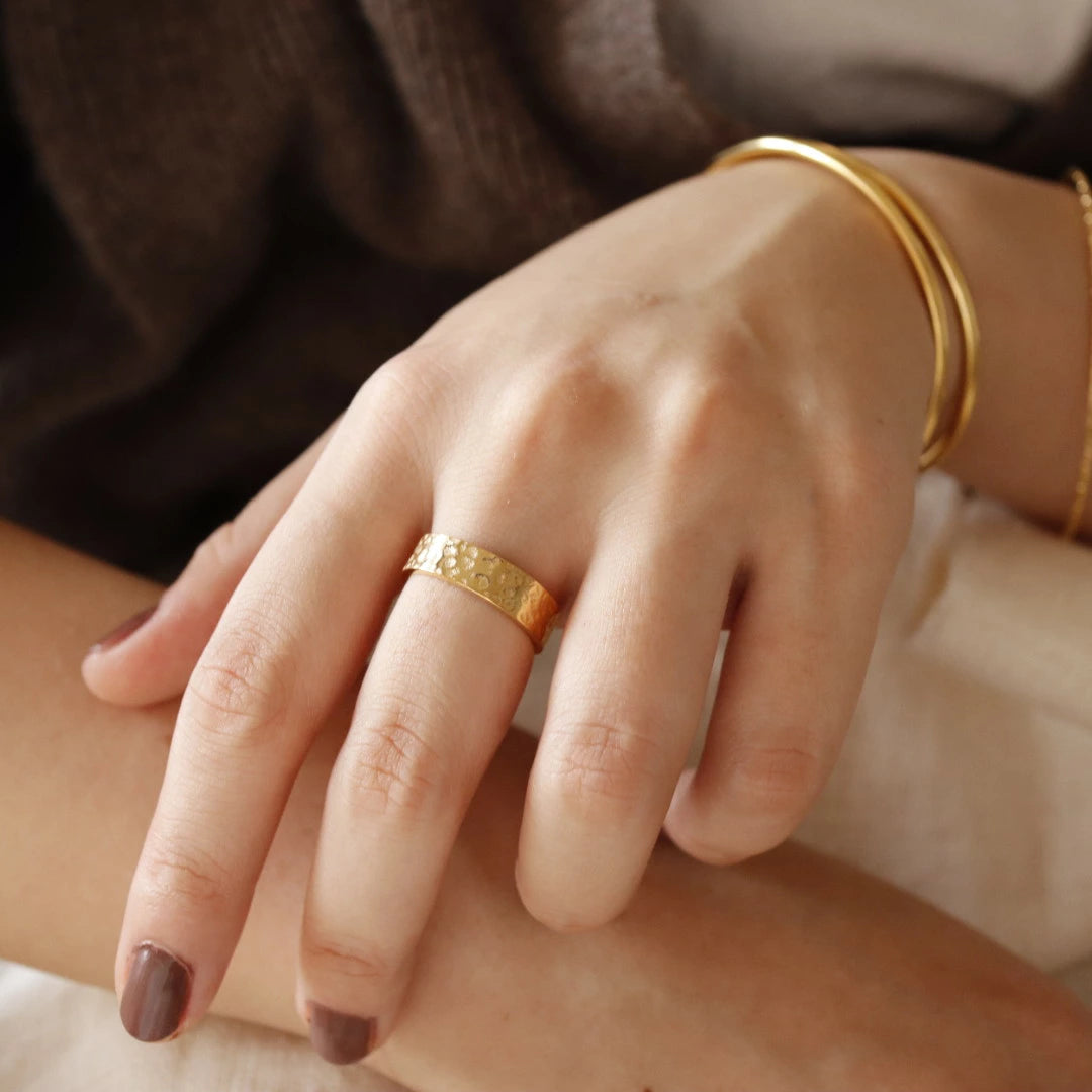 R040 stainless hammered ring