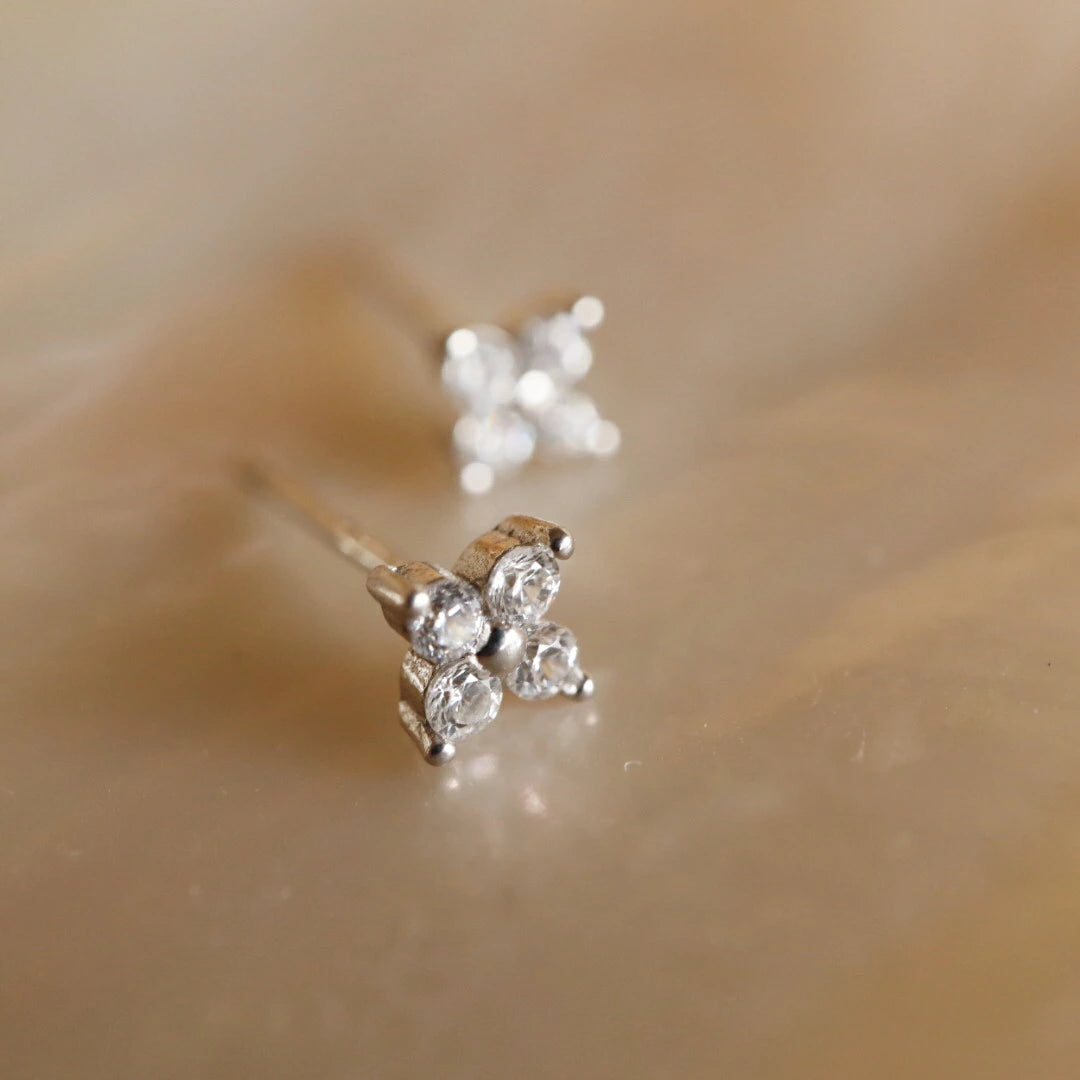 P091 silver925 zirconia flower minimum pierce