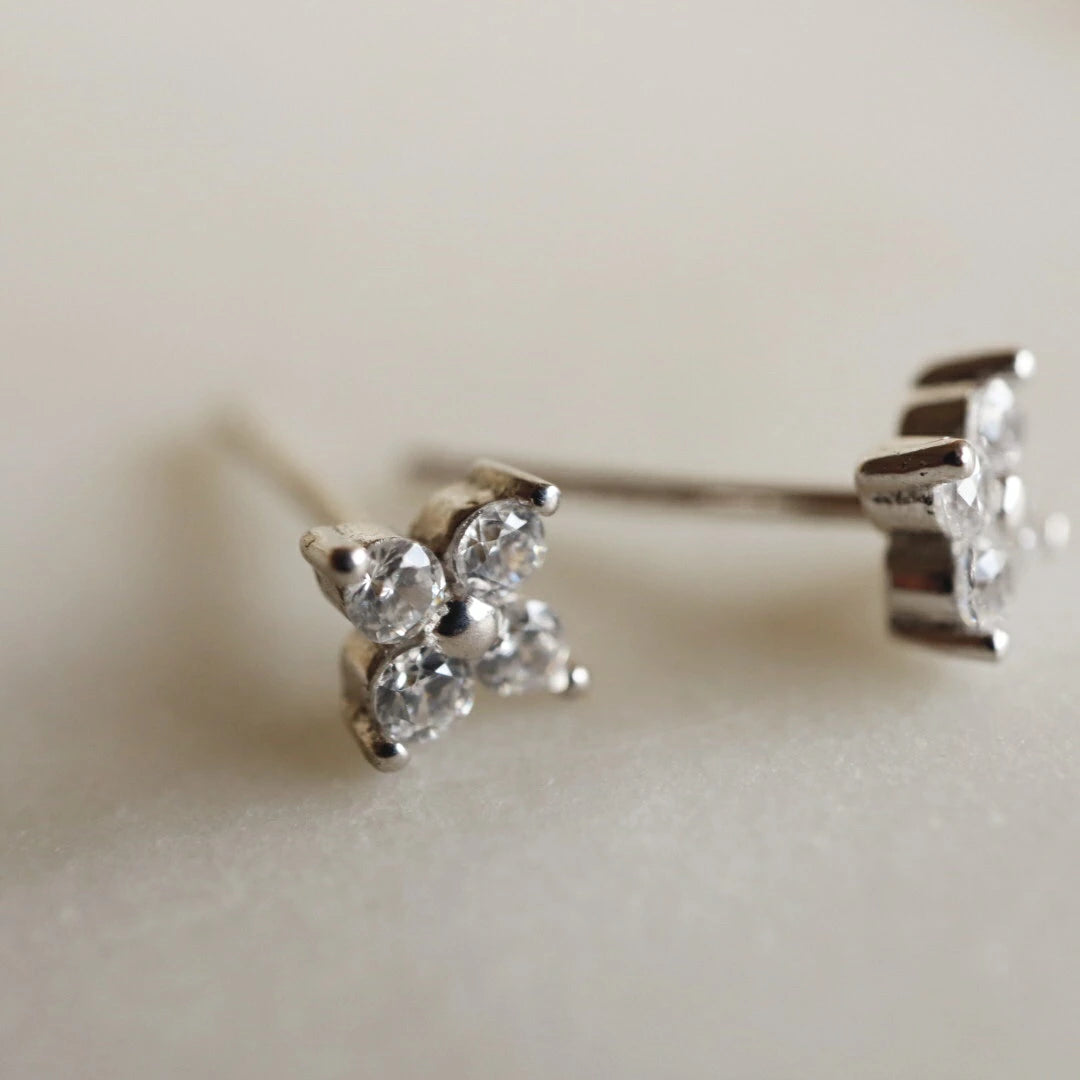 P091 silver925 zirconia flower minimum pierce