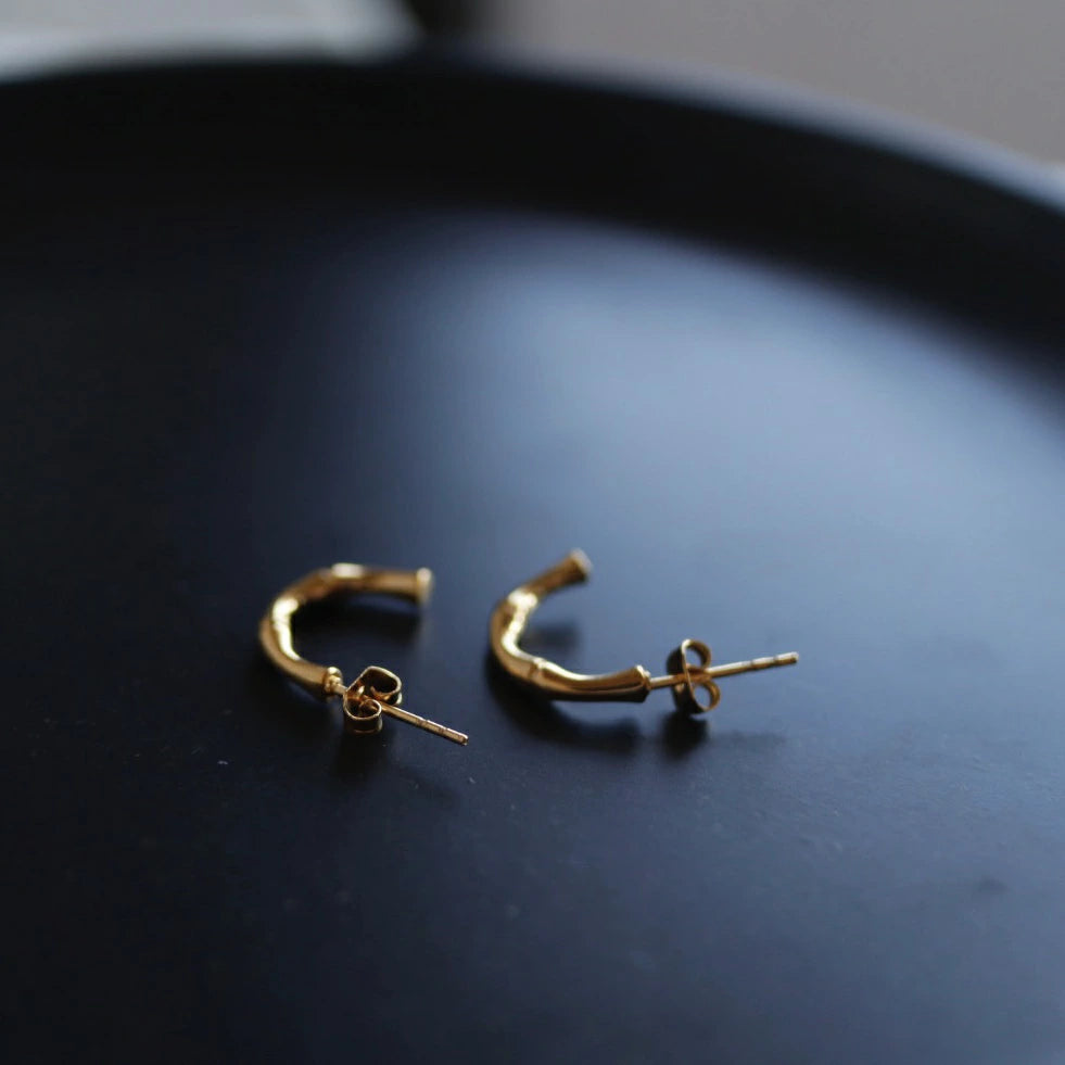 P105 stainless joint half hoop pierce