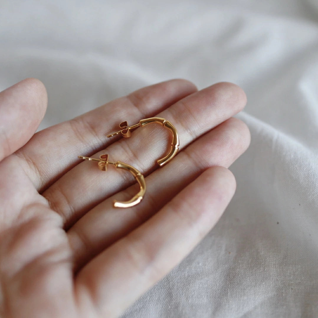 P105 stainless joint half hoop pierce