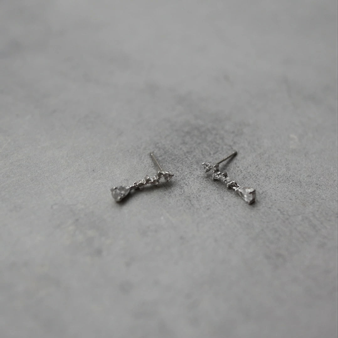 P157 silver925 zirconia line pierce