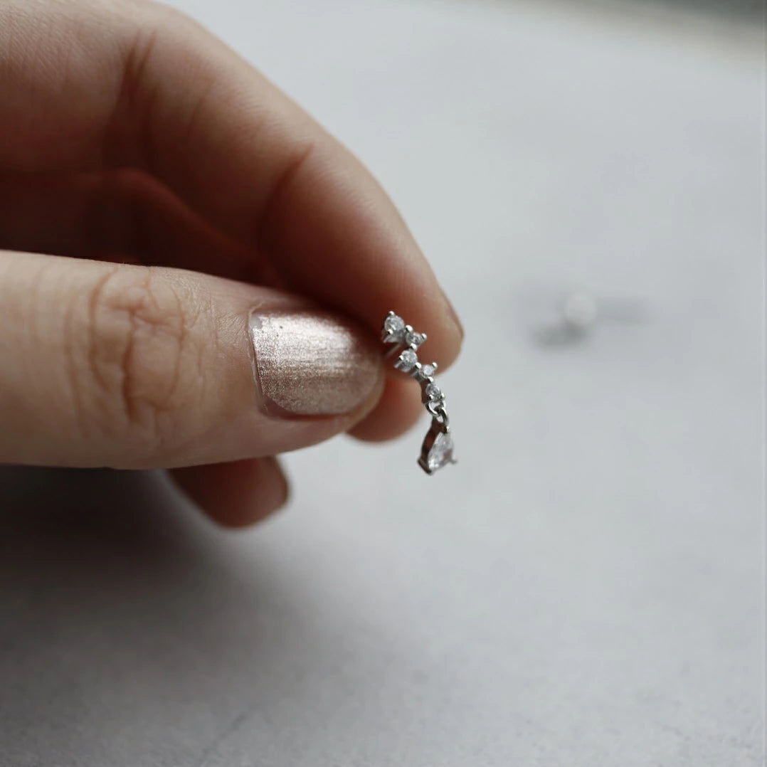 P157 silver925 zirconia line pierce